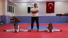 Tekvandoda Türkiye şampiyonu eczacı baba kızlarını şampiyonalara hazırlıyor